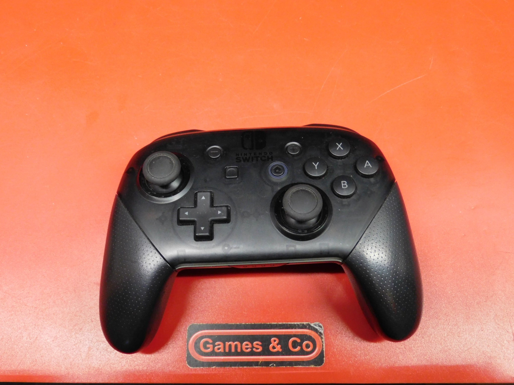 NINTENDO SWITCH PRO CONTROLLER