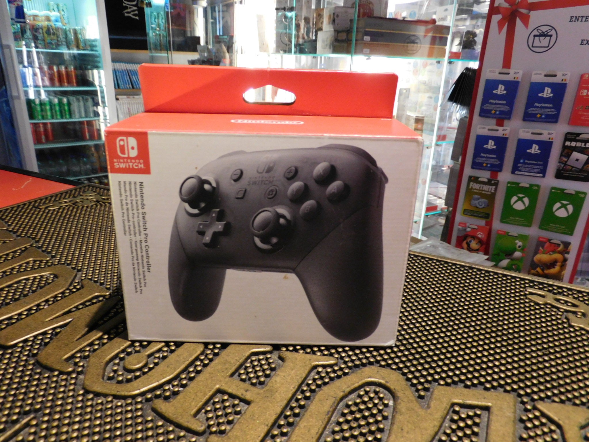 NINTENDO SWITCH PRO CONTROLLER