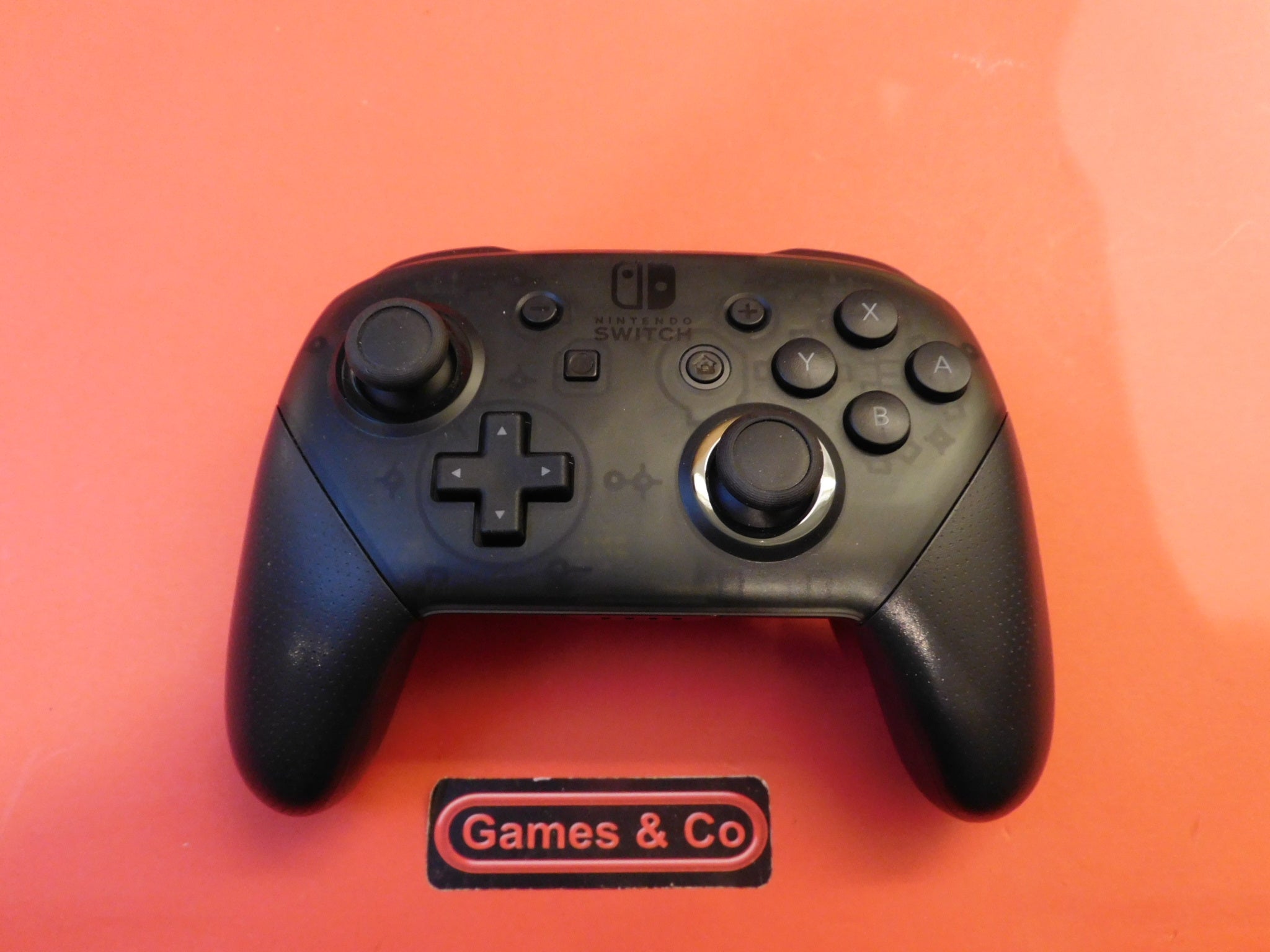 NINTENDO SWITCH PRO CONTROLLER