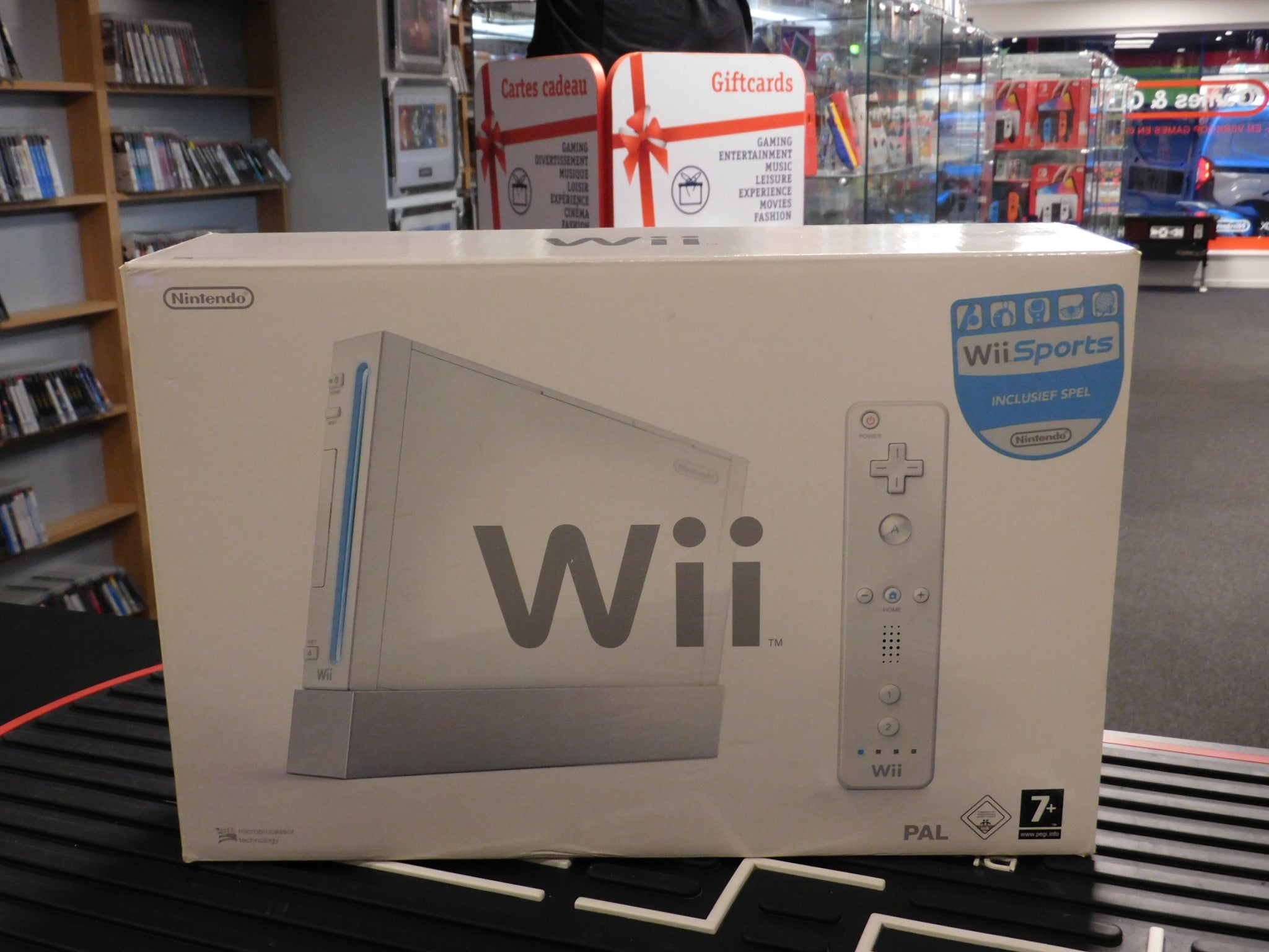 Wii CONSOLE + Wii SPORTS