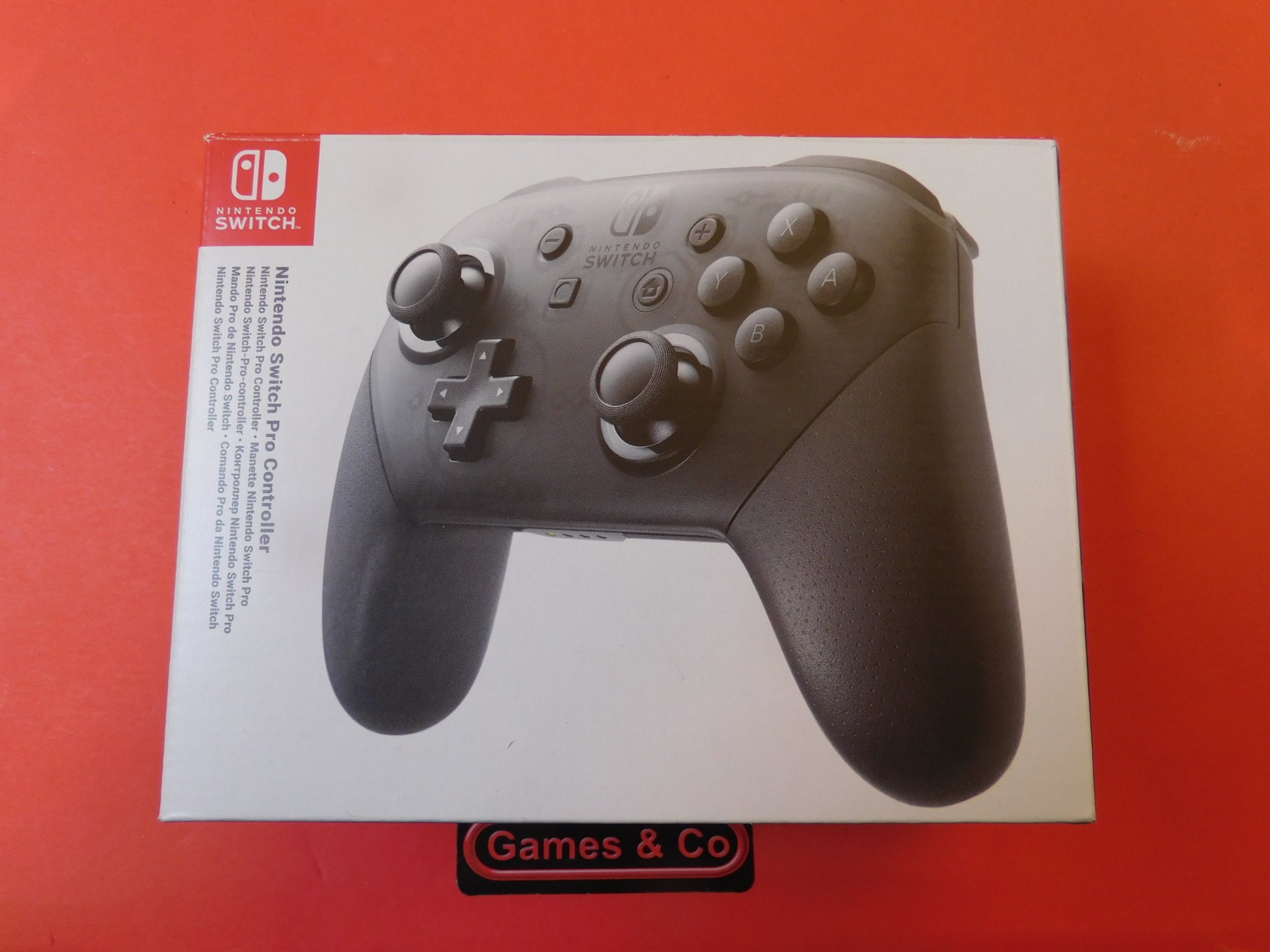 NINTENDO SWITCH PRO CONTROLLER